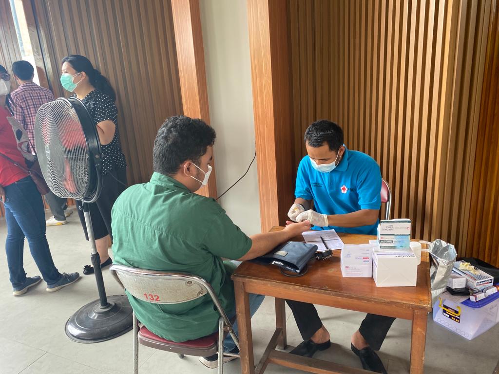 Pengecekan Hb dan tensi